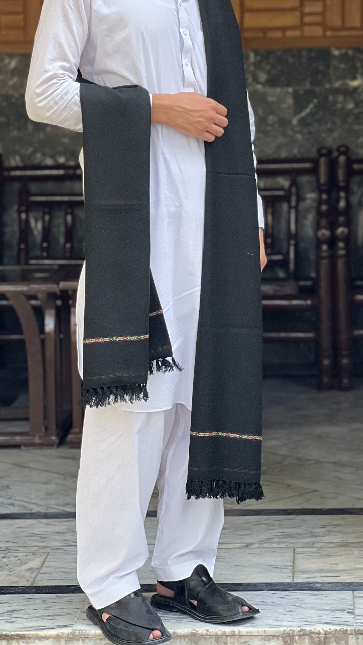 HAND MADE MEN WHITE AND BALCK SHAWL