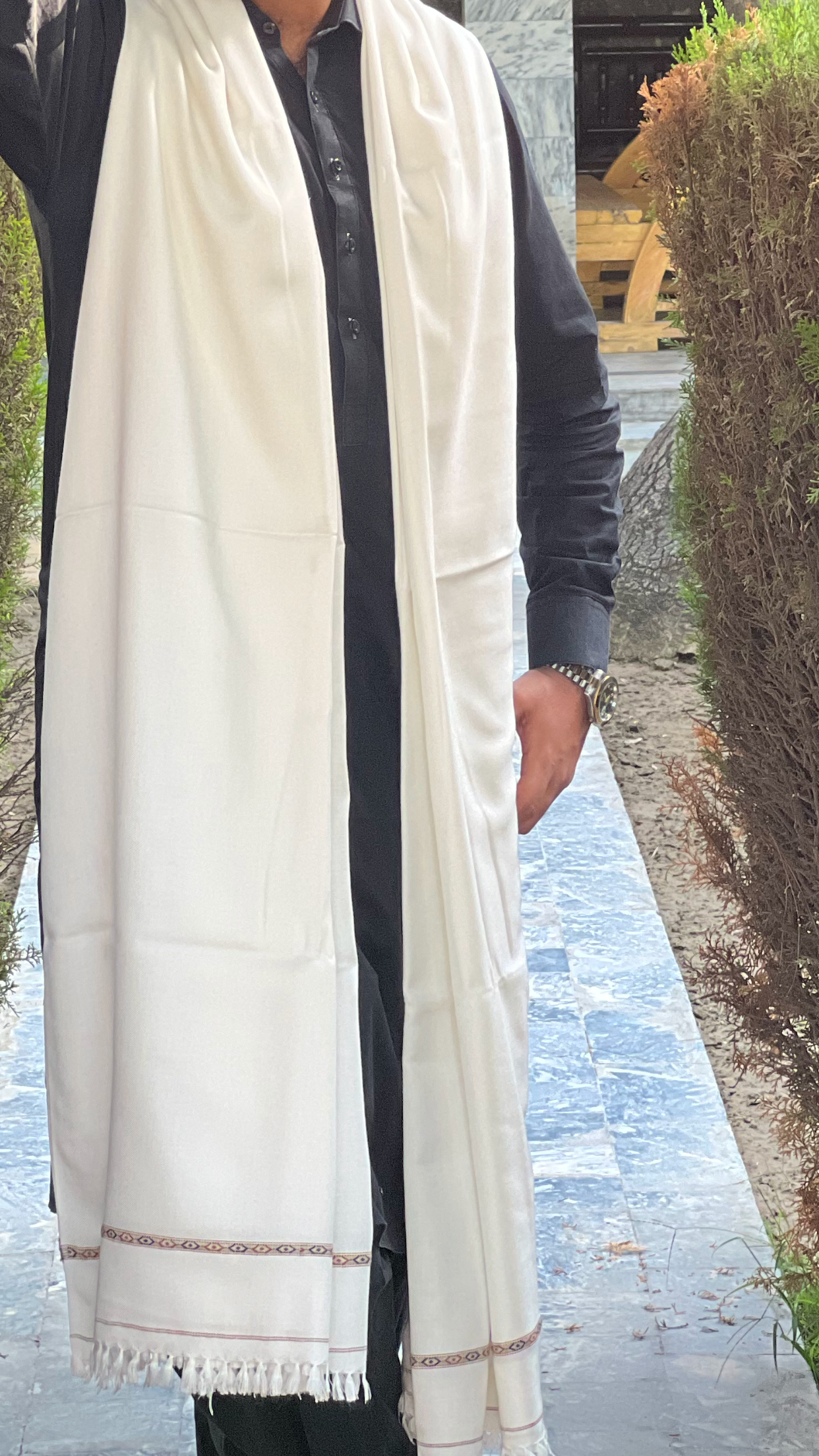 HAND MADE MEN WHITE AND BALCK SHAWL