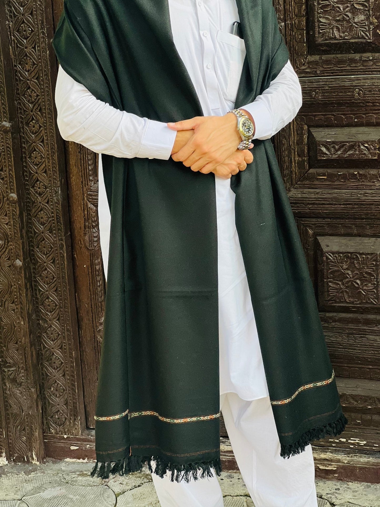 HAND MADE MEN WHITE AND BALCK SHAWL