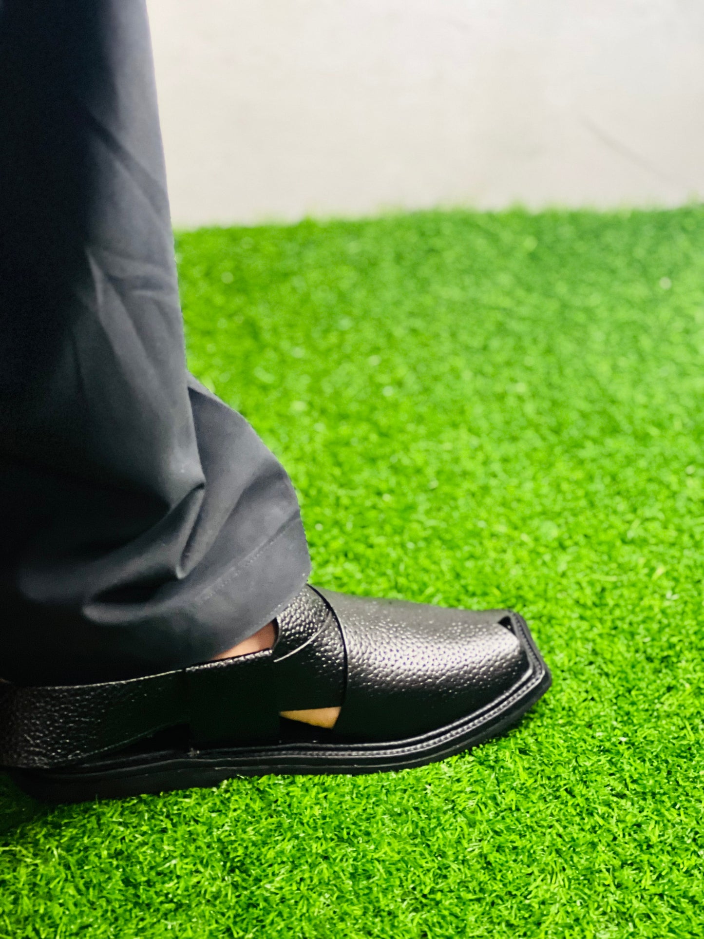 Smart zalmi doted peshawari chappal🤍🖤