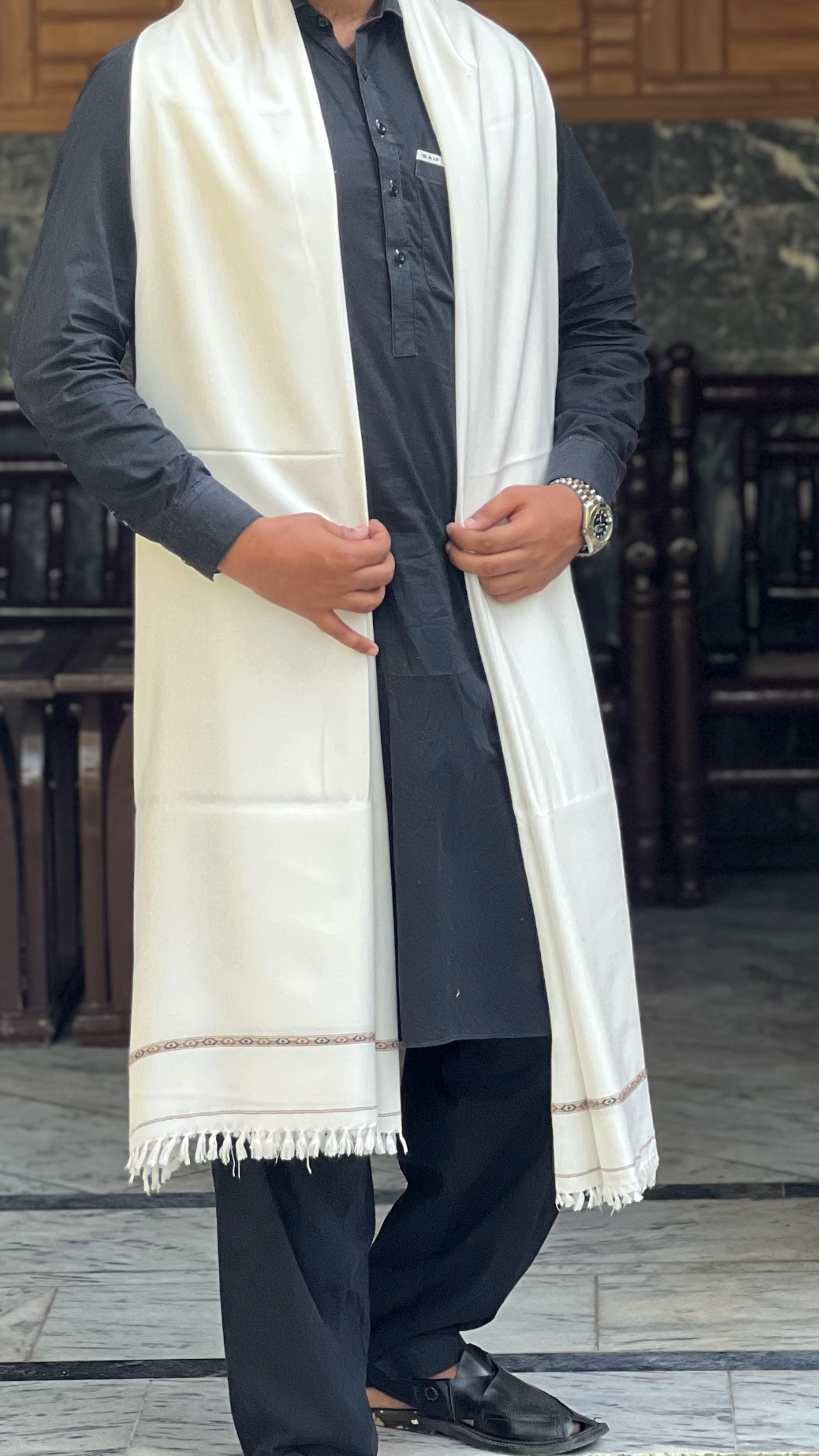 HAND MADE MEN WHITE AND BALCK SHAWL
